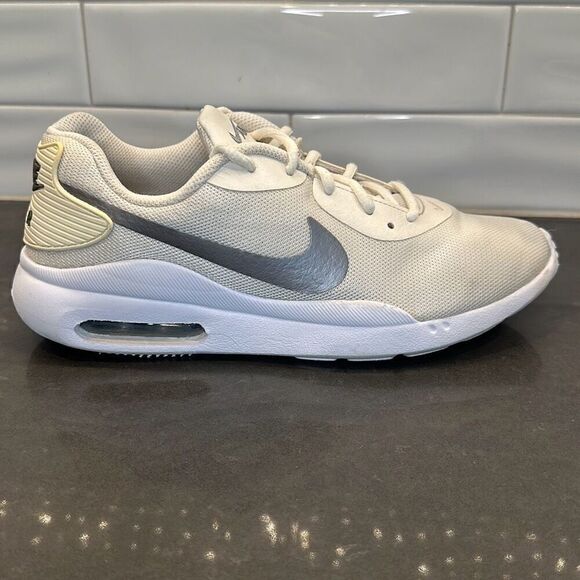 NIKE Women's Air Max Oketo Track & Field Shoes - Picture 9 of 15